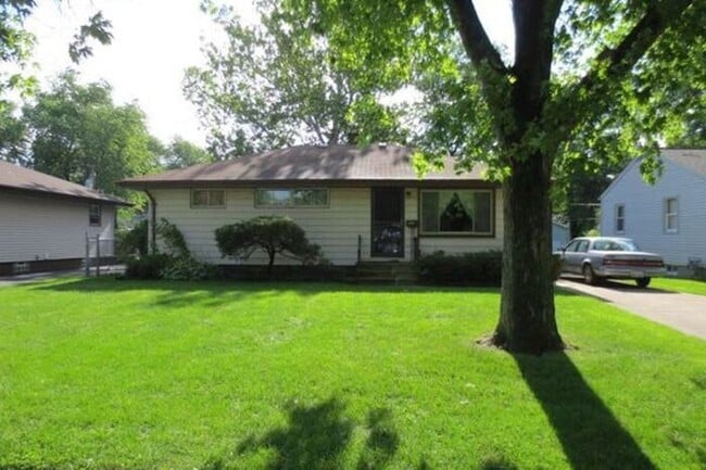 Building Photo - 15439 Elm St