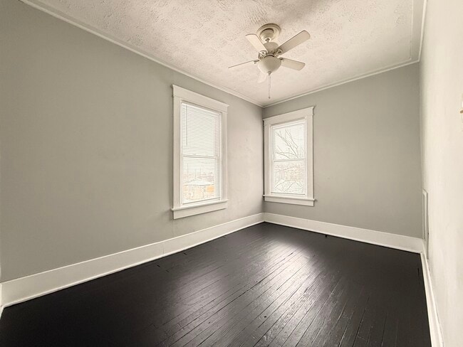 Third bedroom - 838 E 4th Ave