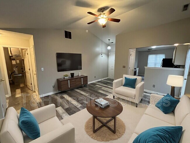 Building Photo - 8450 Country Club Blvd