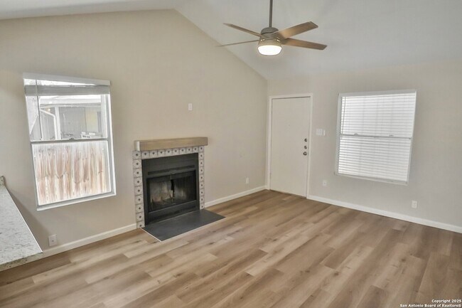 Building Photo - 5613 Lochmoor