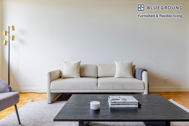 Foto del edificio - 221 Massachusetts Ave