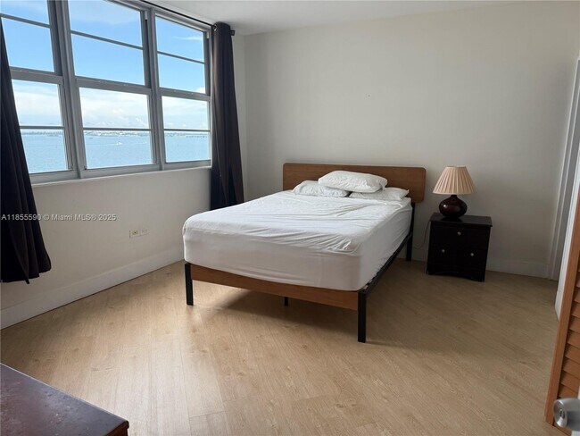 Foto del edificio - 999 Brickell Bay Dr