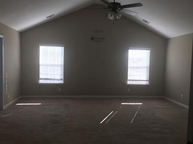 Foto del edificio - 607 Red Oak Ln