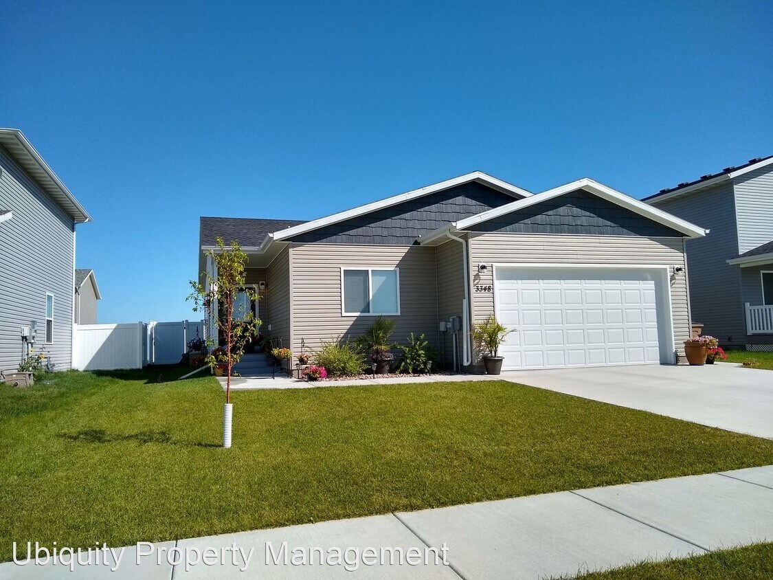 4 br, 3 bath House 3348 20th Ave NW House Rental in Minot, ND