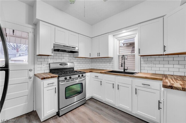 Foto del edificio - 4002 Maplecrest Ave