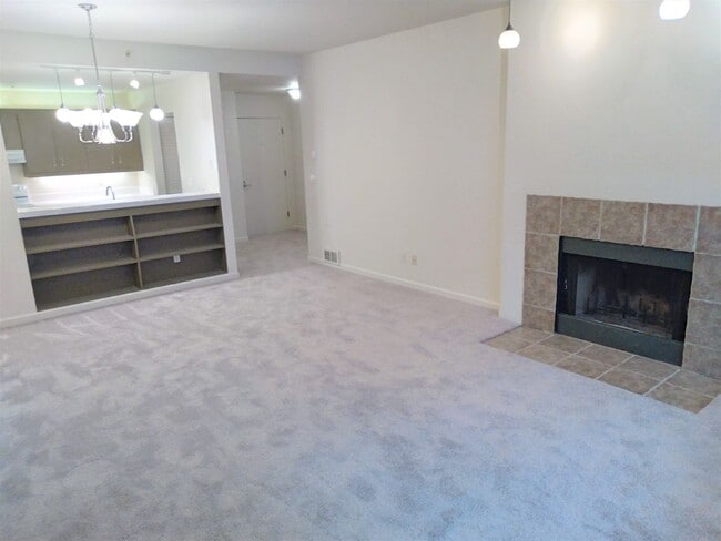 Building Photo - South Waterfront Beautiful 1 bed, 1 bath c...