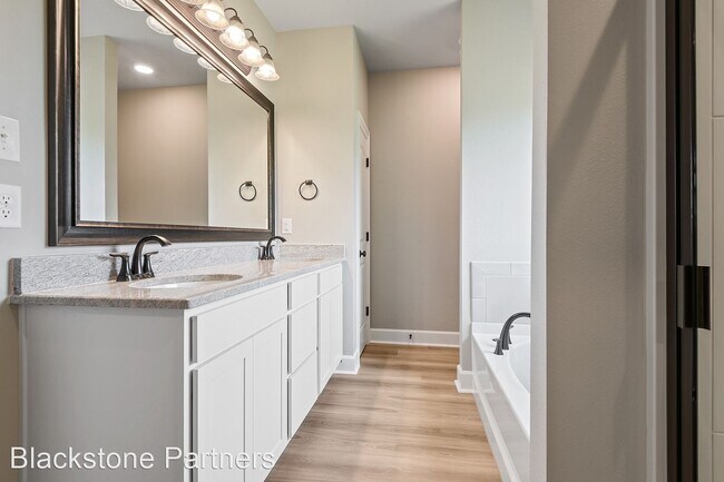 Building Photo - 4 br, 3 bath House - 1535 Rangeland Ave