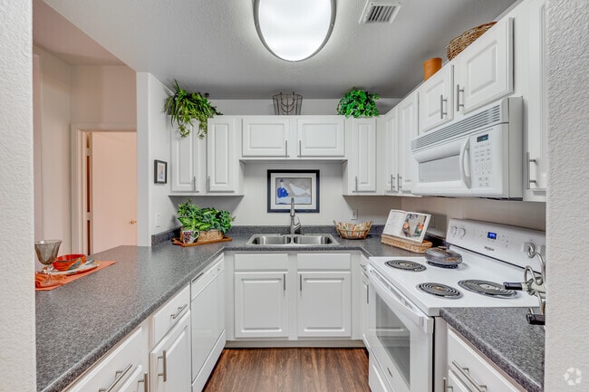 2BR, 2BA - 1058SF - Kitchen - Island Palms