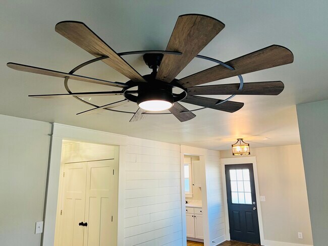 ¡VENTILADOR DE MOLINO DE VIENTO! - 209 Roe St