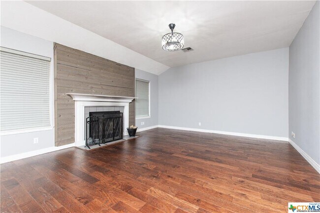 Foto del edificio - 3003 Oakwood Dr