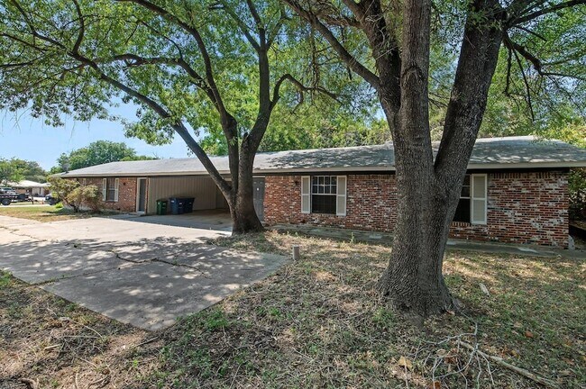 Foto del edificio - 2716 St Edwards Cir