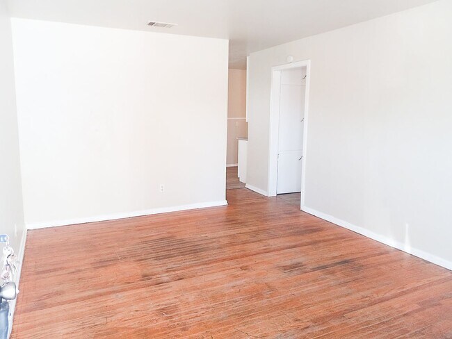 Foto del edificio - $0 First Month's Rent / $0 Deposit at Move-in