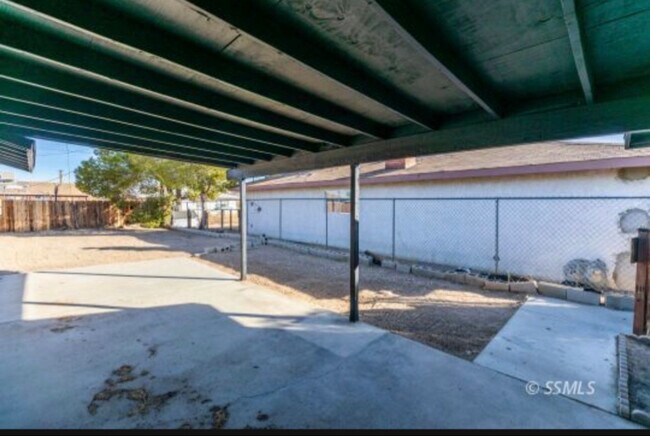 Foto del edificio - 608 E California Ave