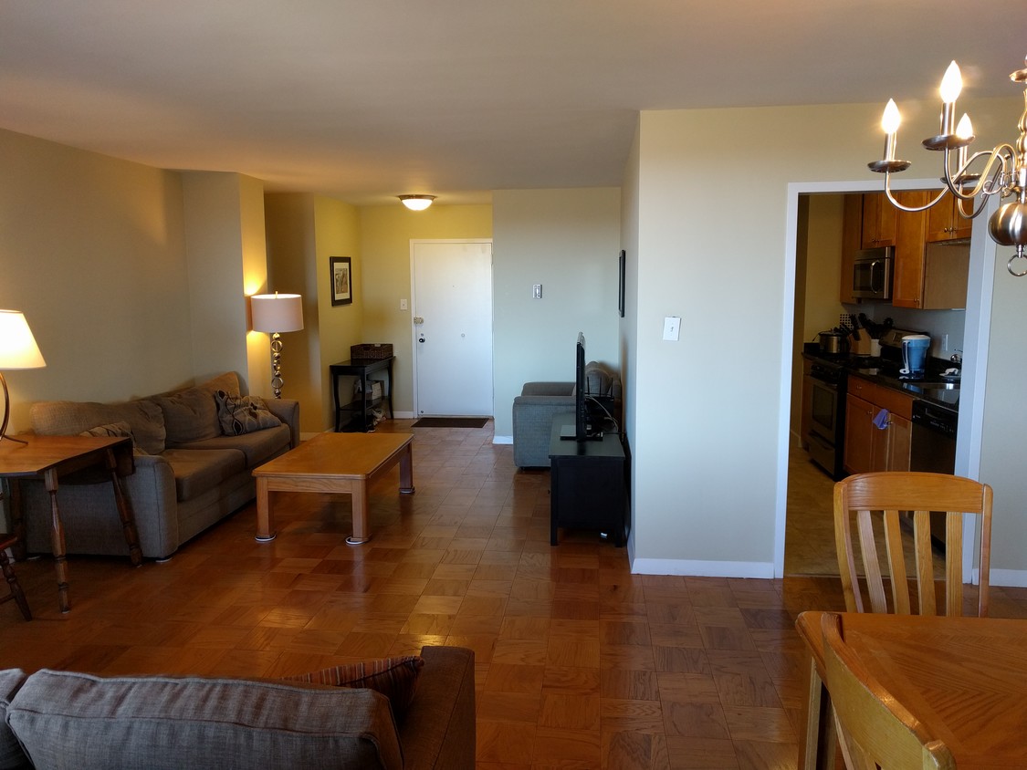 Foto principal - 3001 Veazey Terrace NW