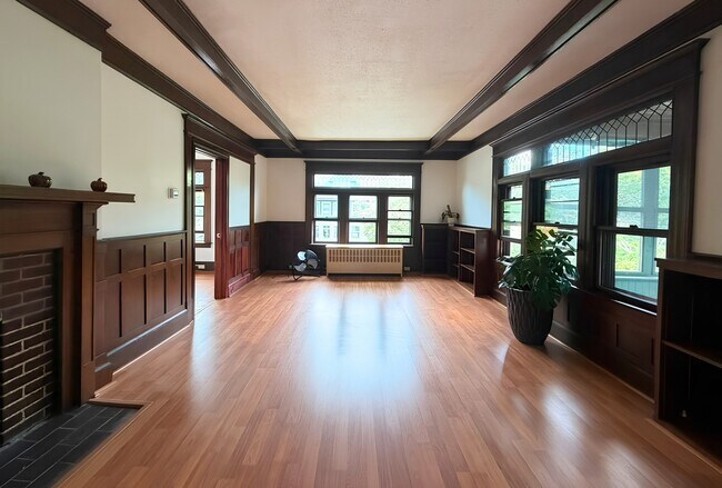 Foto del edificio - 62 Firglade Ave