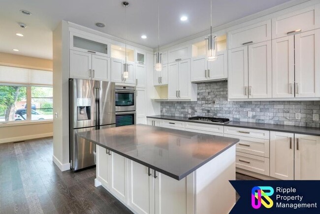 Building Photo - 3.0 bedroom in Calgary Alberta T2K 1Y6