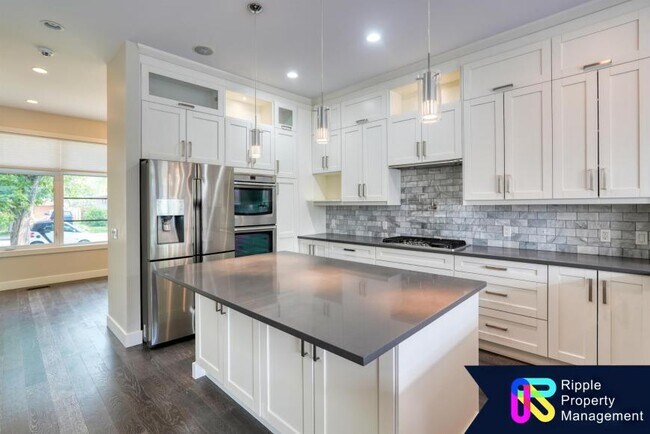 Photo du bâtiment - 3.0 bedroom in Calgary Alberta T2K 1Y6