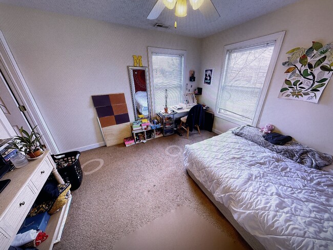 Habitación 3 - 842 N California St
