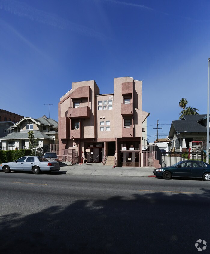 Foto del edificio - 909 Irolo St