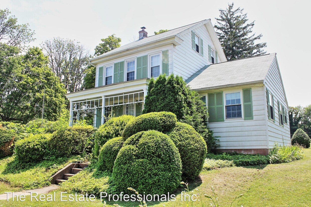Primary Photo - 5 br, 2 bath House - 1050 W. Cedarville Road