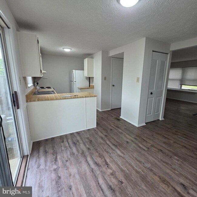 Foto del edificio - 1758 Springfield Ln