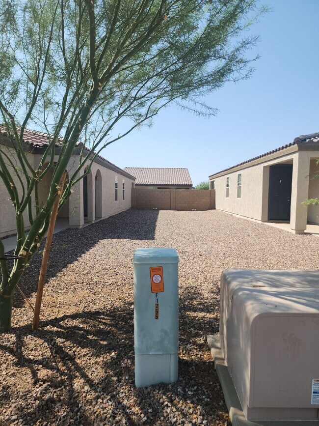 Building Photo - "Spacious 4-Bedroom Oasis in Casa Grande w...
