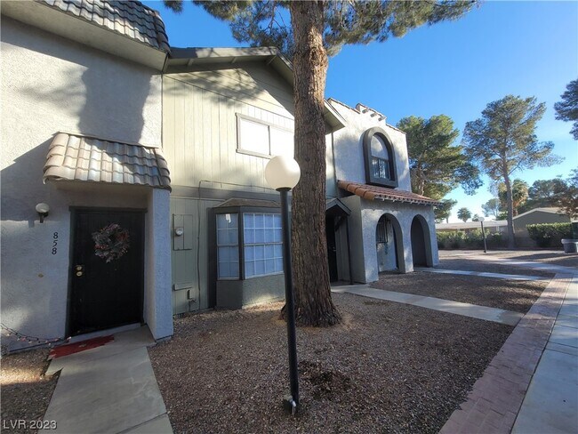 Building Photo - 854 Stainglass Ln