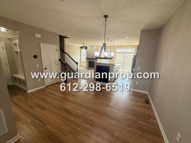 Foto del edificio - Luxury Townhouse Available Now, Lower Family Room w/Walkout, Balcony, 4 Baths, Large Primary
