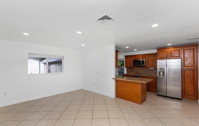 Foto del edificio - 251 NW 110th St