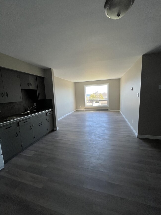 Building Photo - 615 Chalmers Ct