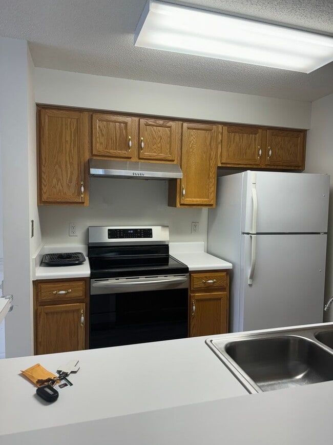 Building Photo - Bristol Commons