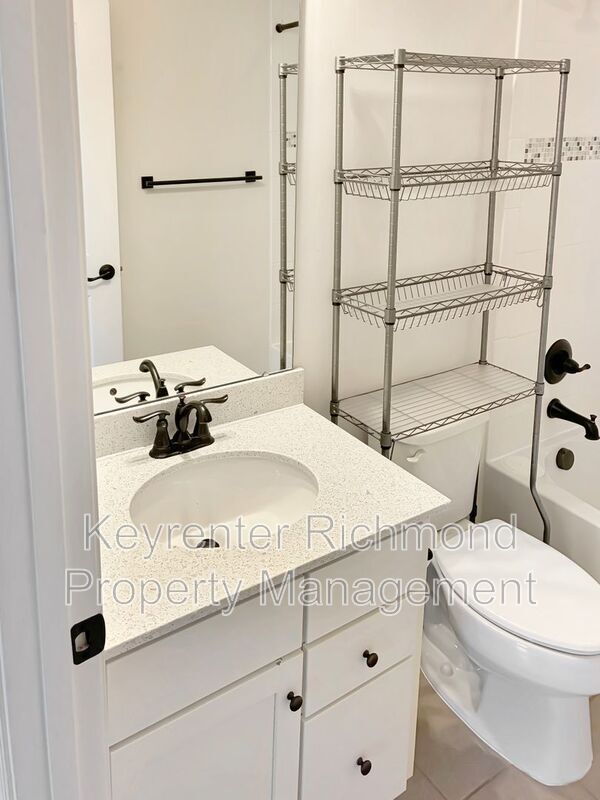 Foto del edificio - 8916 Ringview Dr