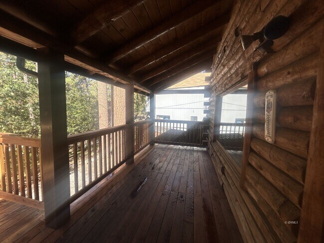 Foto del edificio - Quaint Log Mountain Cabin for Rent