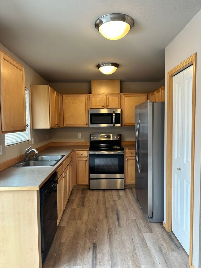 Building Photo - 2bd/2ba Maple Valley Home