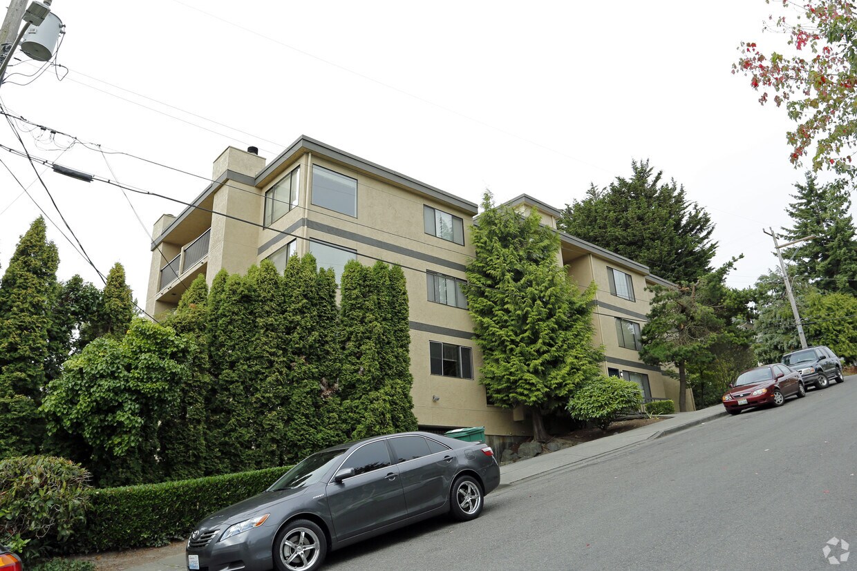 Building Photo - The Crown Vista Apartments