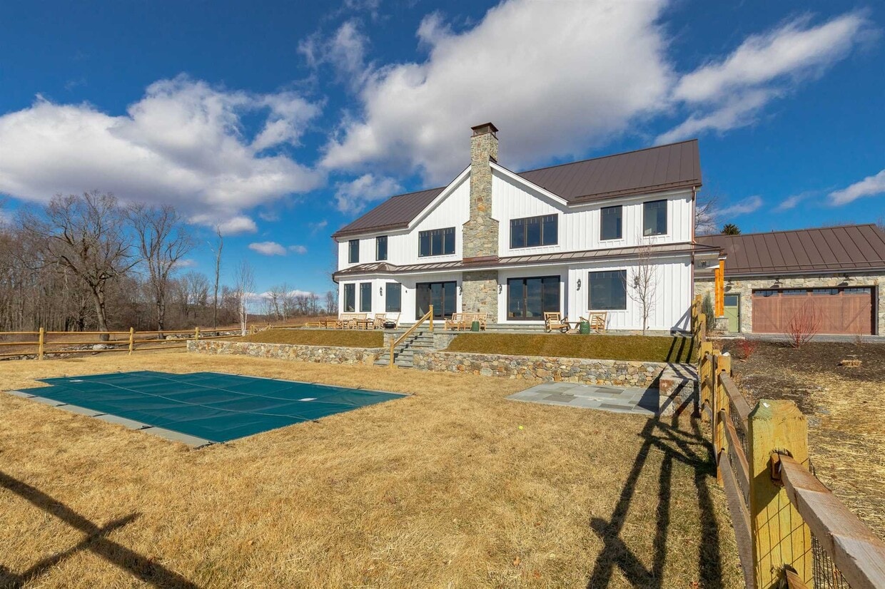 Primary Photo - 3585 NY-82