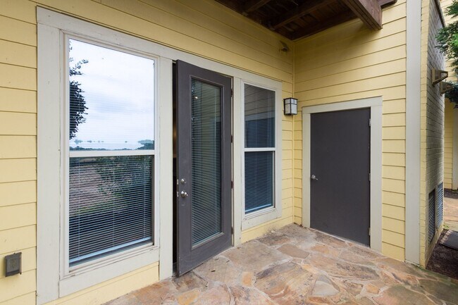 Building Photo - 1195MT