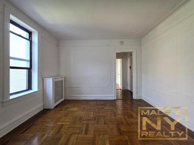 Foto del edificio - 1 bedroom in FLUSHING NY 11358