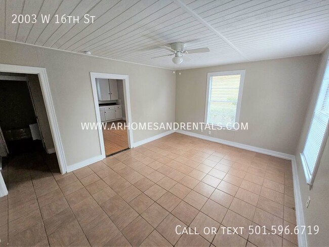 Building Photo - 2003 W 16th St | $725 | 2 beds, 1 bath