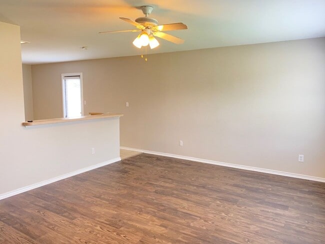 Building Photo - 3008 Pine Valley Dr