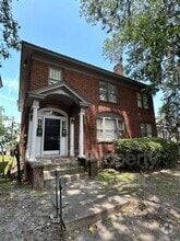 Building Photo - 724 E 49th St