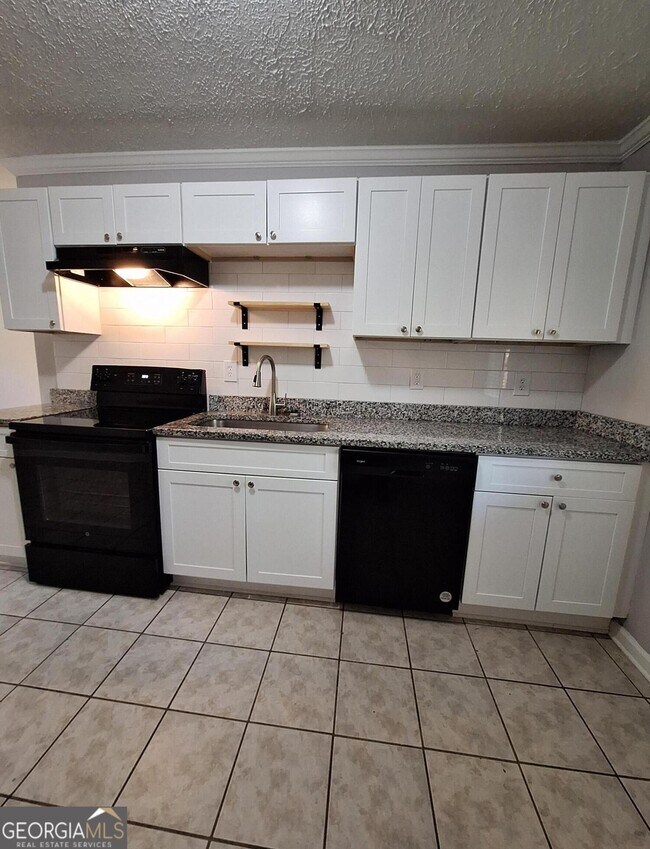 221 Greenbriar Dr Unit C, Cedartown, GA 30125 Room for Rent in