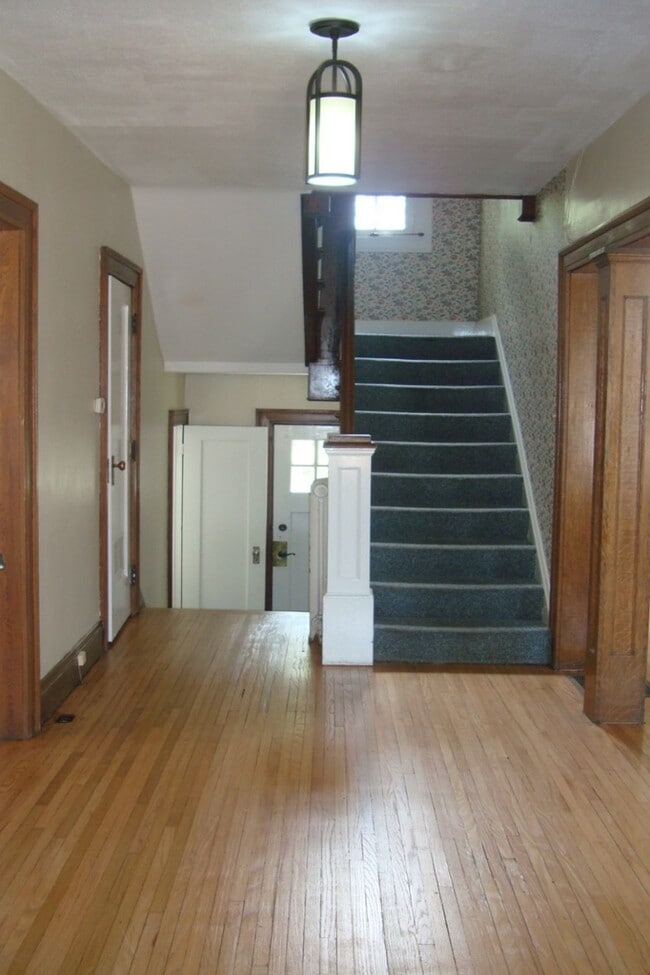 Photo - 713 E 8th St (Bloomington, IN) House