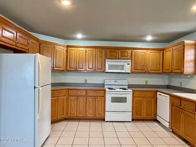 Building Photo - 1201 S Gate Rd