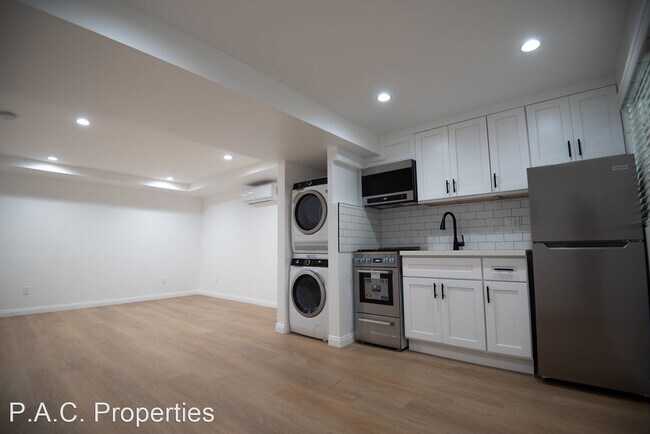 Building Photo - Studio, 1 bath Apartment - 2429 Cheremoya ...