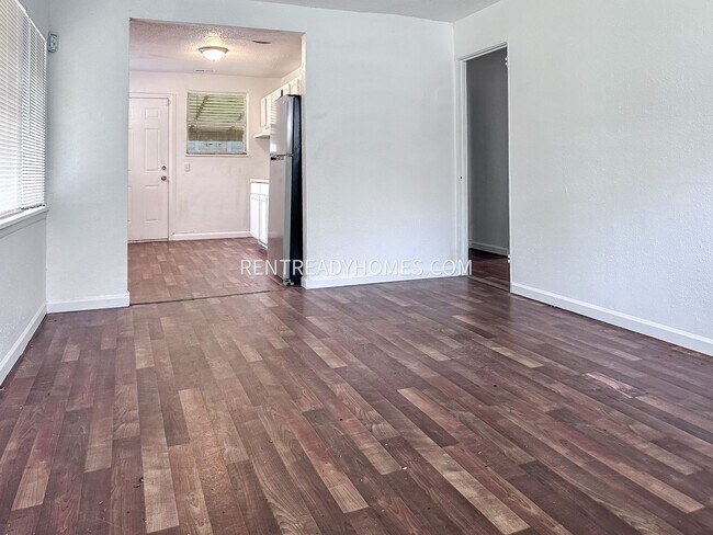 Foto del edificio - 1337 Rayfield Dr