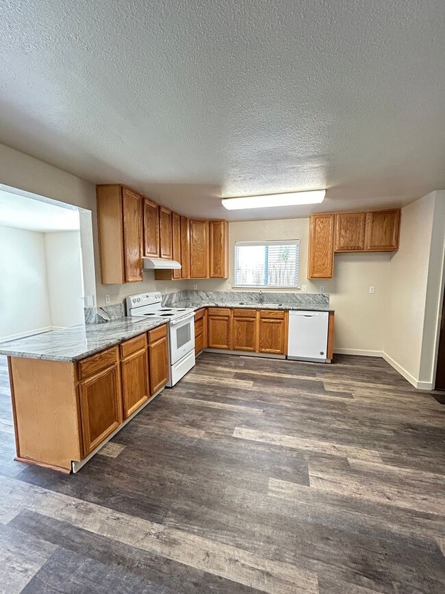 Foto del edificio - 3 Bed, 2.5 Bathroom Apartment