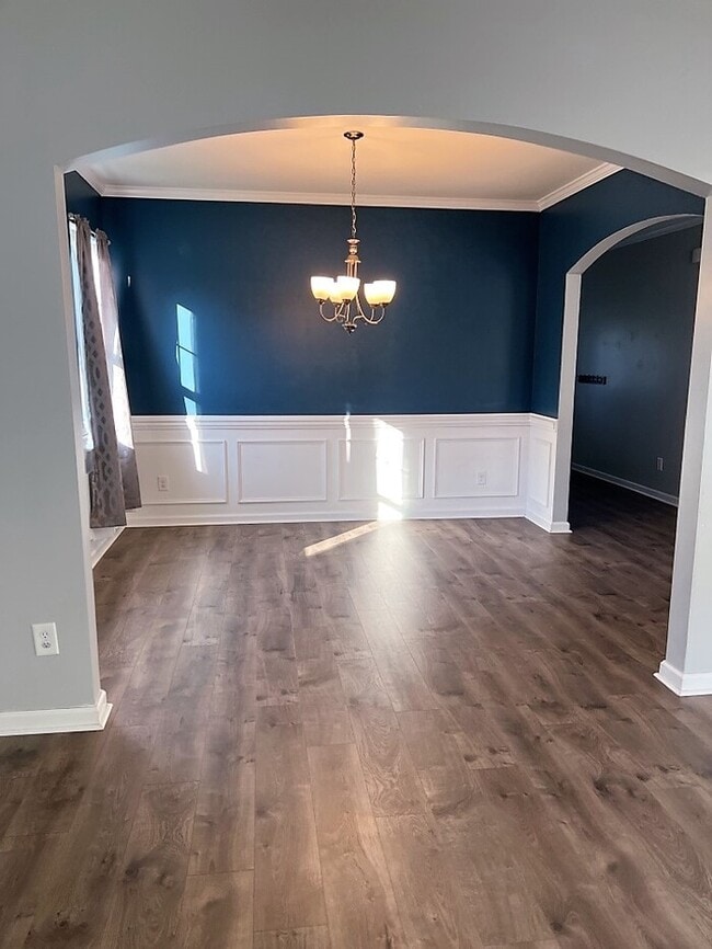 Building Photo - 300 Bracken Fern Road FOR RENT!