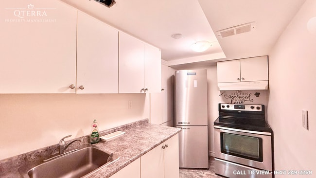 Building Photo - 440 Queen Mary Dr