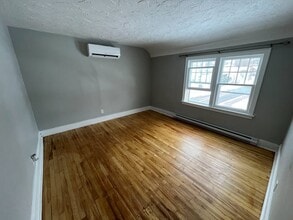 Building Photo - 210 Bayview Crt